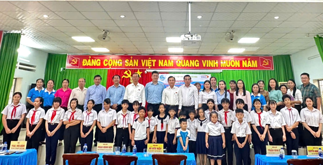 CSVC LAUNCHES THE 'GODMOTHER PROGRAM' IN CHAU PHA COMMUNE